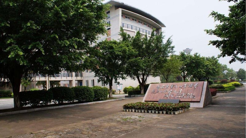 电子连接器焊接维修：关键步骤与注意事项**